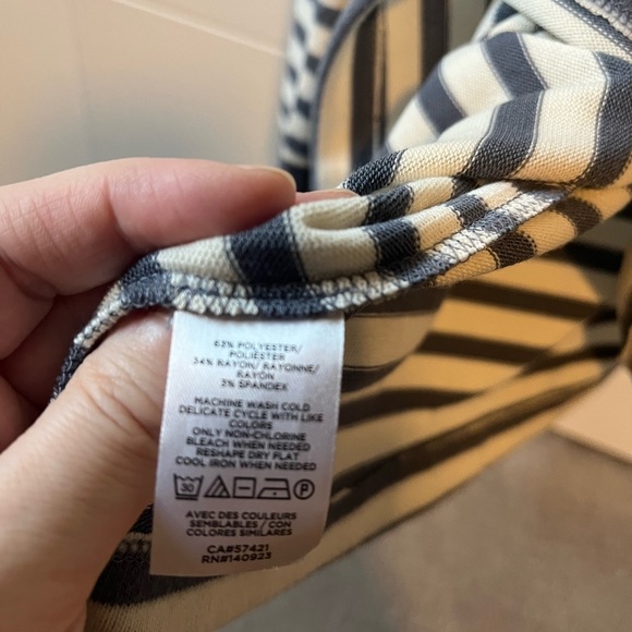 NWT Loft contrast V-neck striped sweater in Large - Picture 2 of 6